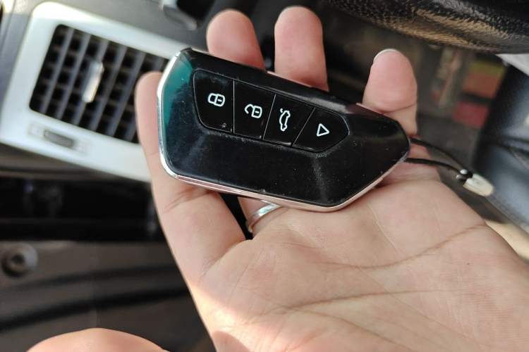 Used BYD S6 2014 2.0L Manual Luxury 5-Seater Vehicle Key