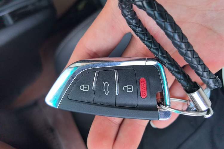 Used BYD S6 2014 2.0L Manual Luxury 5-Seater Vehicle Key