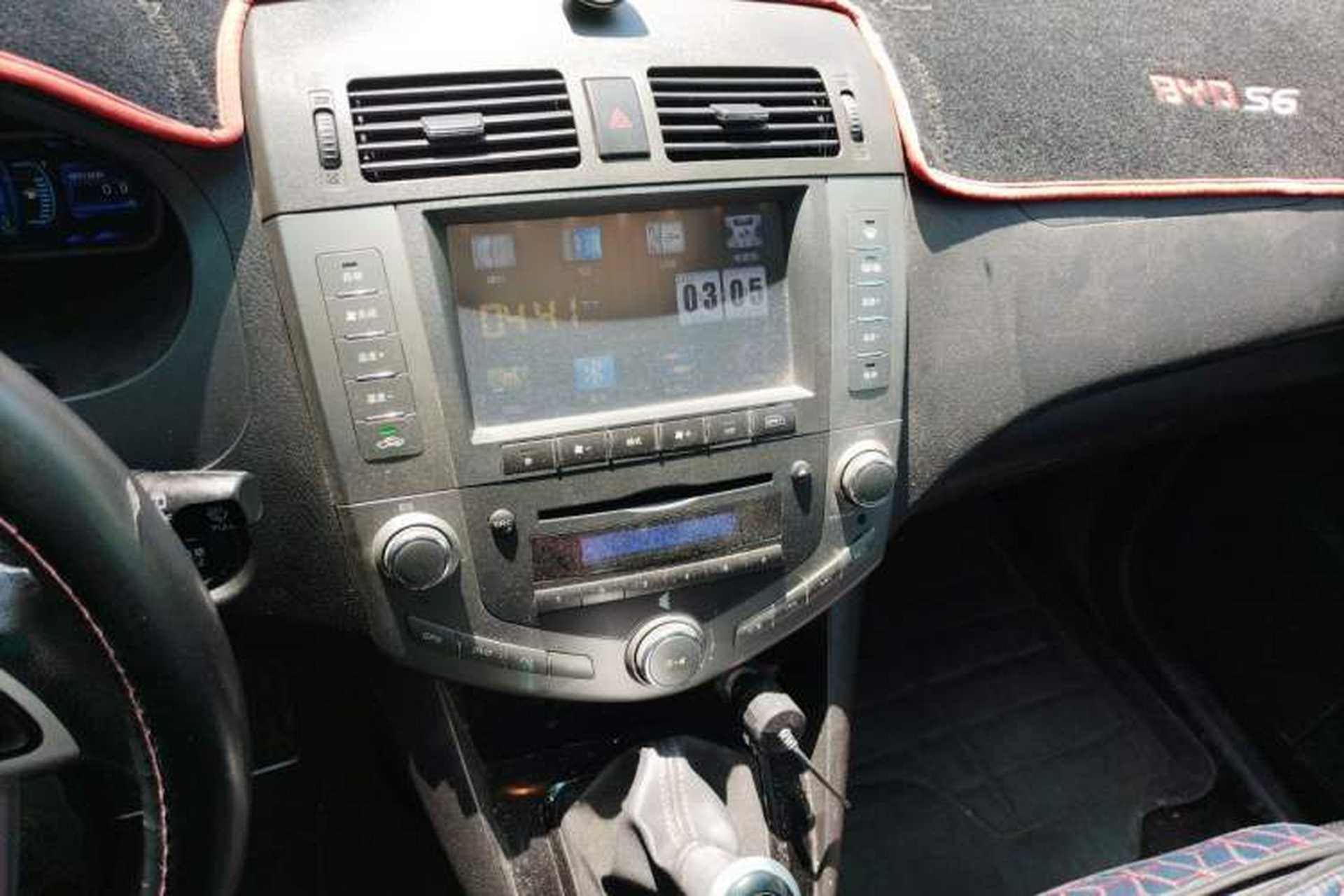 Used BYD S6 2014 2.0L Manual Elite Version 5 Seats Audio And AC Panel