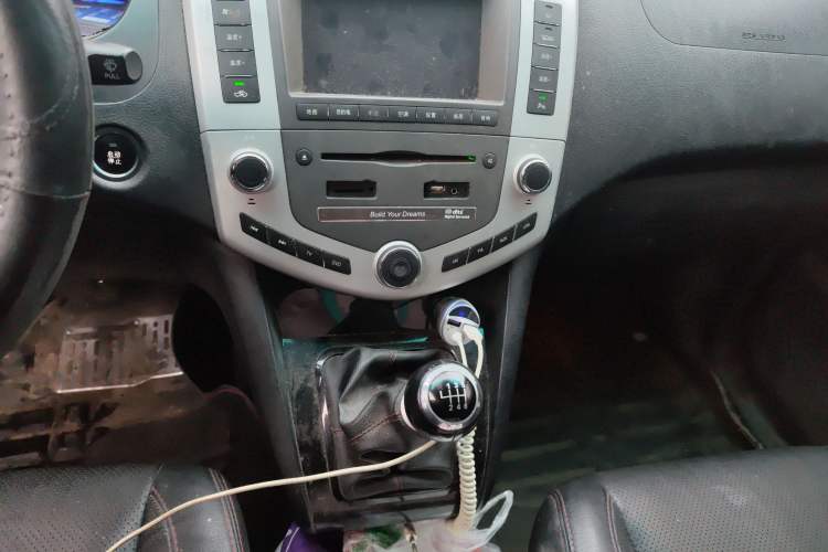 Used BYD S6 2014 1.5TI Manual Luxury 7-Seater Audio And AC Panel