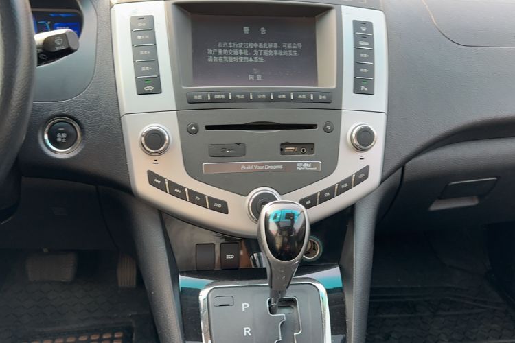 Used BYD S6 2014 2.4L Automatic Prestige 5-Seater Audio And AC Panel