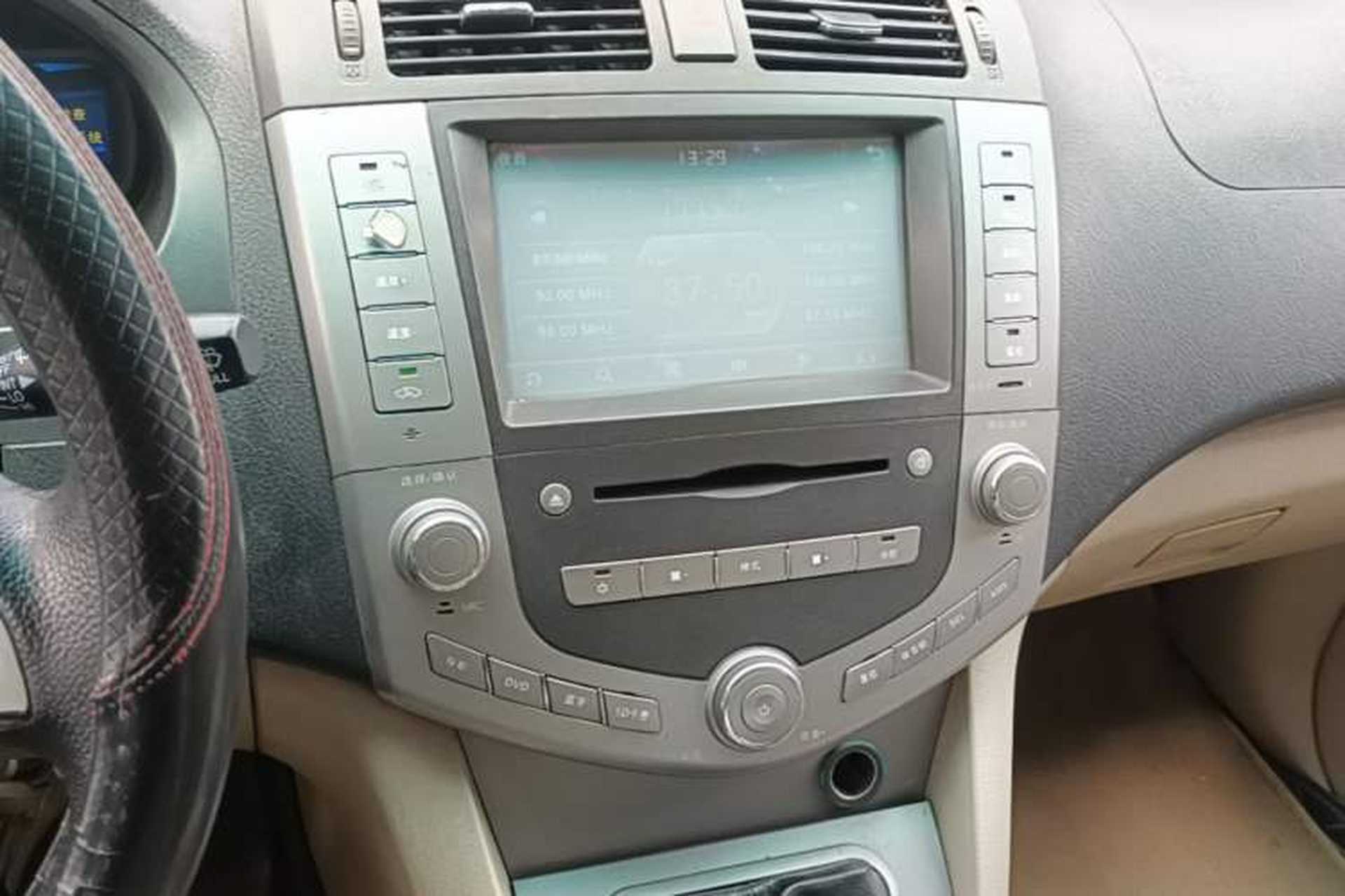 Used BYD S6 2014 2.0L Manual Elite Version 5 Seats Audio And AC Panel