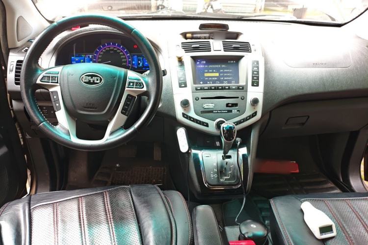 Used BYD S6 2014 2.4L Automatic Prestige 5-Seater Center Console