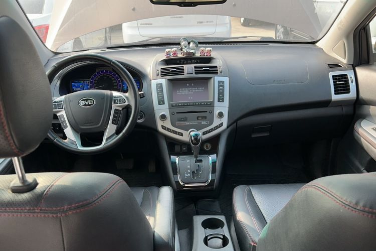 Used BYD S6 2014 2.4L Automatic Prestige 5-Seater Center Console