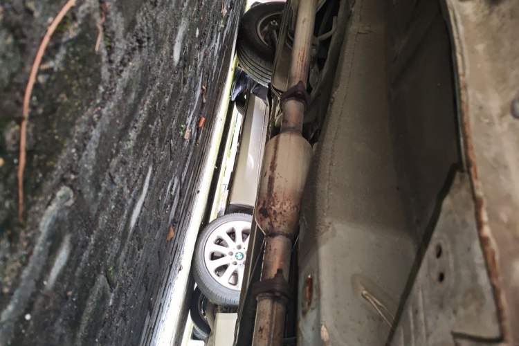 Used BYD S6 2014 2.4L Automatic Prestige 5-Seater Chassis Front Right
