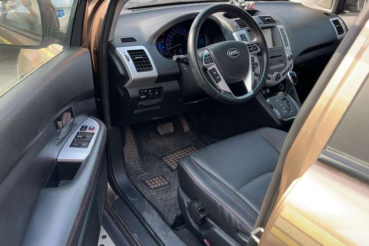 Used BYD S6 2014 2.4L Automatic Prestige 5-Seater Driver Seat
