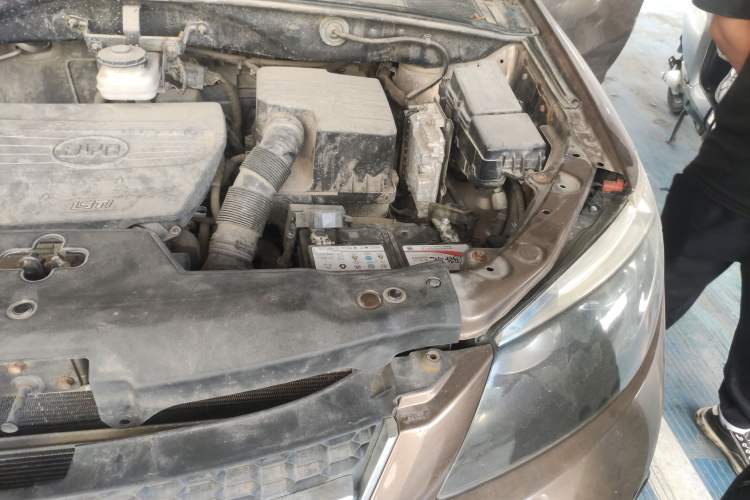 Used BYD S6 2014 1.5TI Manual Luxury 5-Seater Engine Bay Left