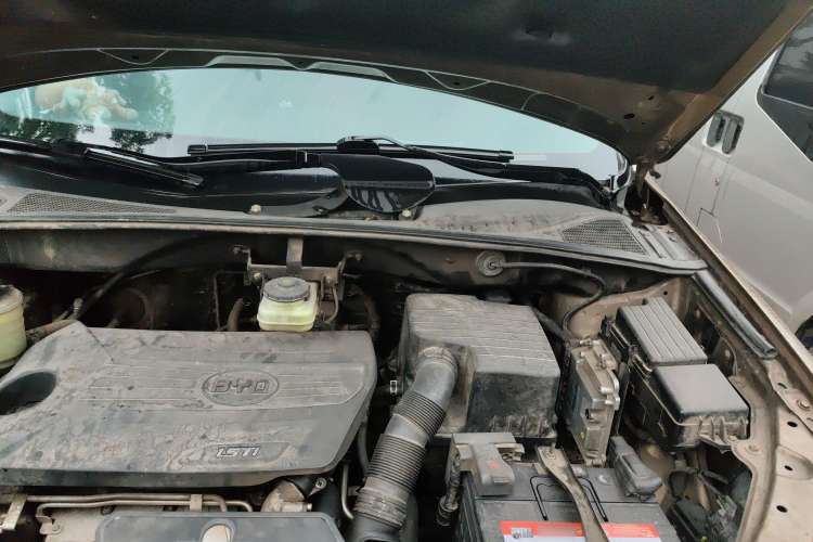 Used BYD S6 2014 1.5TI Manual Luxury 7-Seater Engine Bay Left