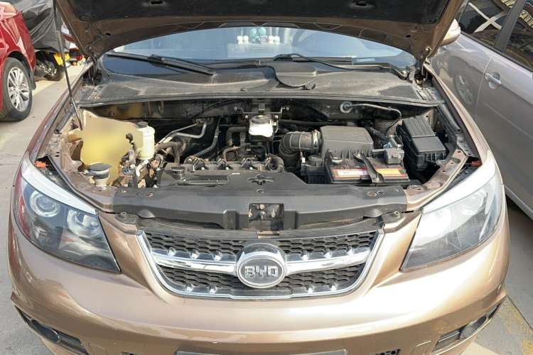 Used BYD S6 2014 2.4L Automatic Prestige 5-Seater Engine Bay