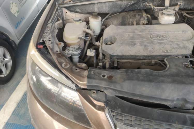 Used BYD S6 2014 1.5TI Manual Luxury 5-Seater Engine Bay Right
