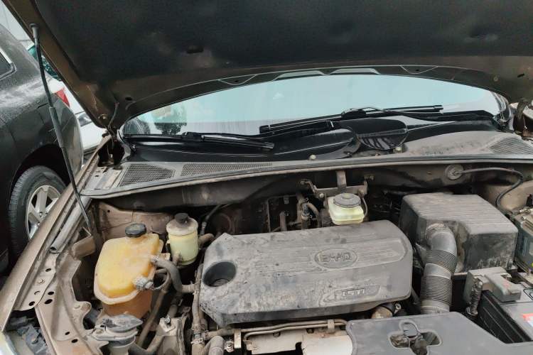 Used BYD S6 2014 1.5TI Manual Luxury 7-Seater Engine Bay Right