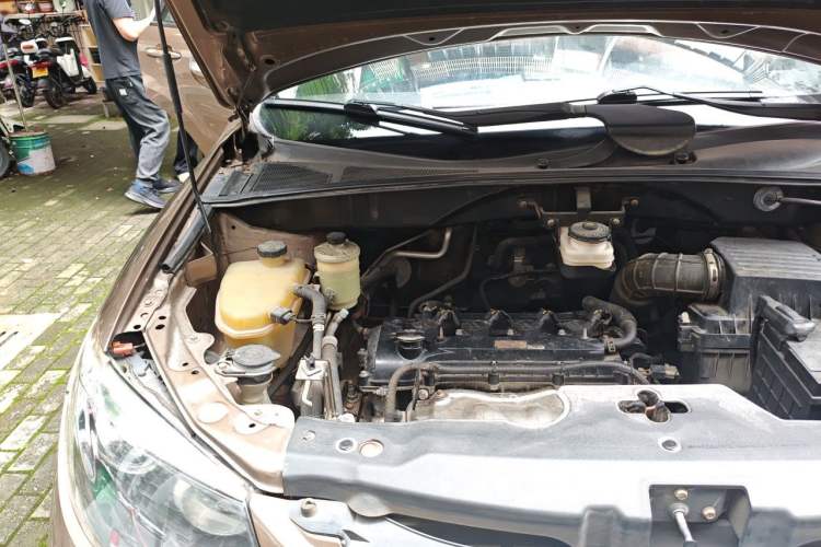 Used BYD S6 2014 2.4L Automatic Prestige 5-Seater Engine Bay Right