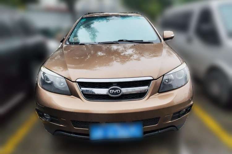 Used BYD S6 2014 1.5TI Manual Luxury 7-Seater Front