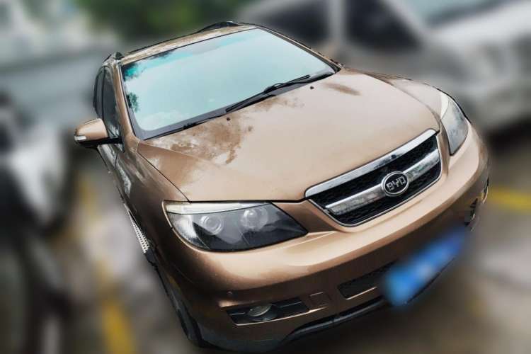 Used BYD S6 2014 1.5TI Manual Luxury 7-Seater Front Right 45 Deg