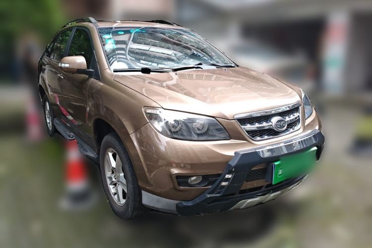 Used BYD S6 2014 2.4L Automatic Prestige 5-Seater Front Right 45 Deg