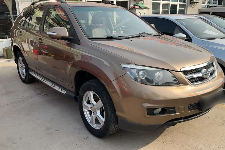 Used BYD S6 2014 2.4L Automatic Prestige 5-Seater Front Right 45 Deg