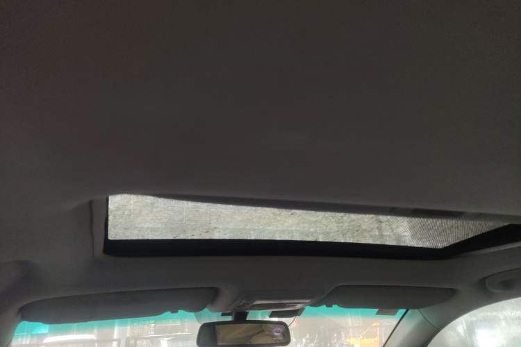 Used BYD S6 2014 1.5TI Manual Luxury 5-Seater Headliner