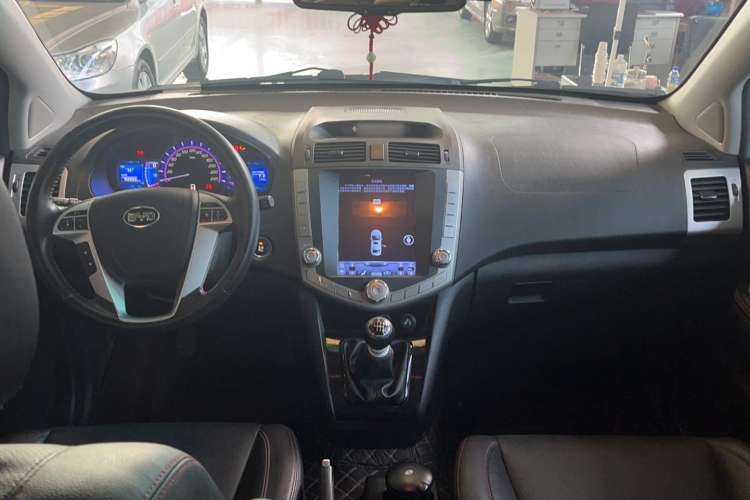 Used BYD S6 2014 1.5TI Manual Luxury 5-Seater Interior 3