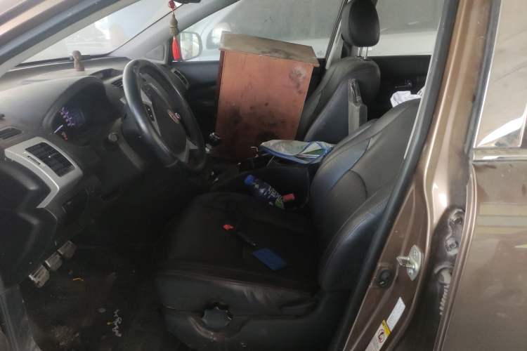 Used BYD S6 2014 1.5TI Manual Luxury 5-Seater Left Front Seat