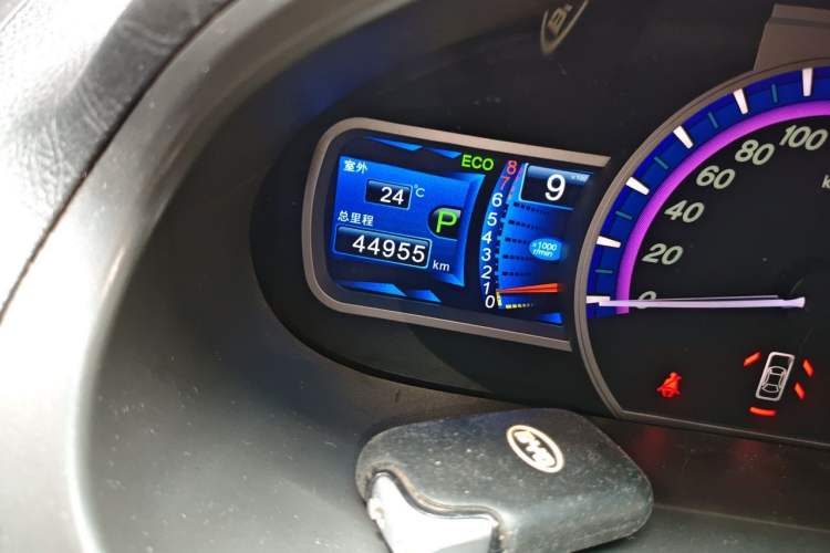 Used BYD S6 2014 2.4L Automatic Prestige 5-Seater Odometer Close Up