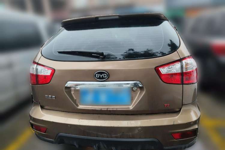 Used BYD S6 2014 1.5TI Manual Luxury 7-Seater Rear