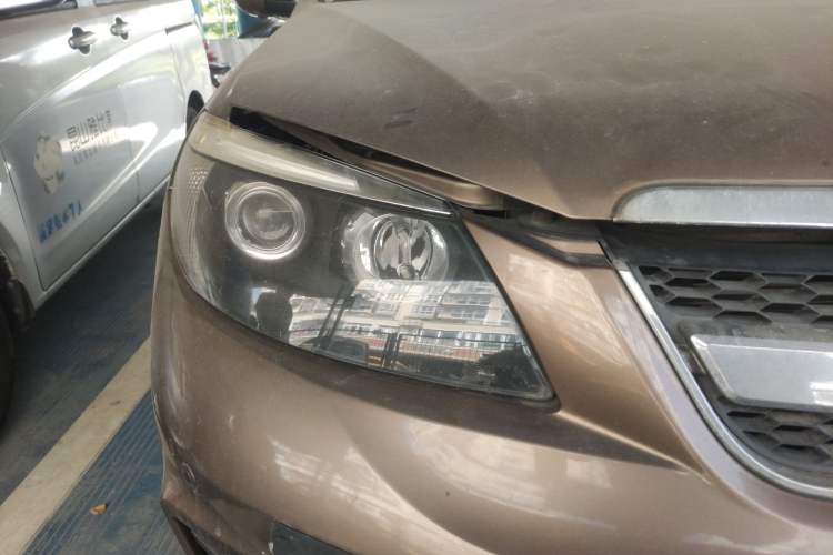 Used BYD S6 2014 1.5TI Manual Luxury 5-Seater Right Front Headlight