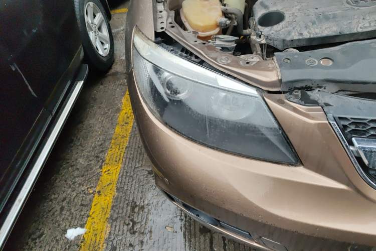 Used BYD S6 2014 1.5TI Manual Luxury 7-Seater Right Front Headlight