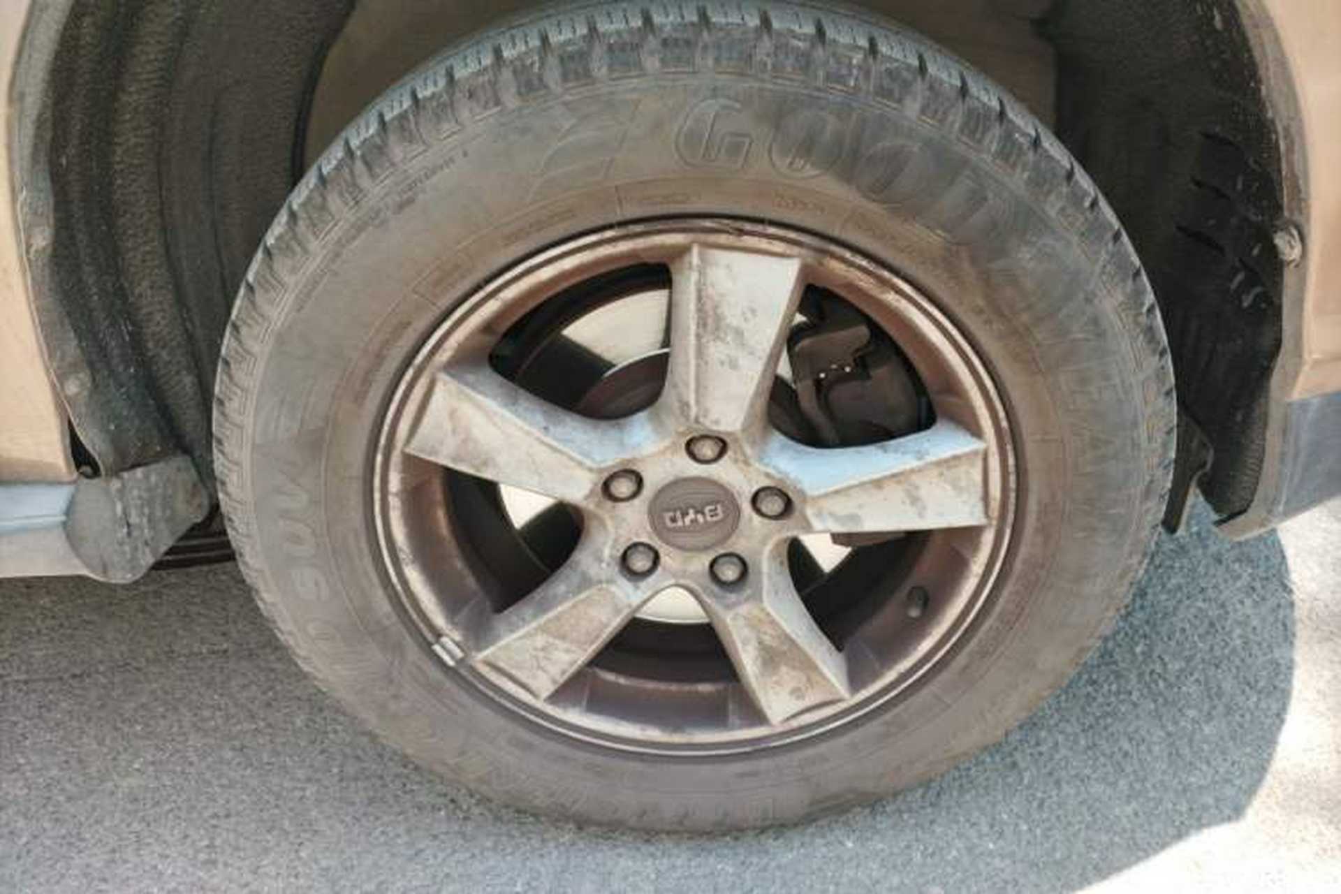 Used BYD S6 2014 2.0L Manual Elite Version 5 Seats Right Front Wheel Hub