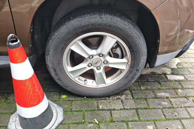Used BYD S6 2014 2.4L Automatic Prestige 5-Seater Right Front Wheel Hub