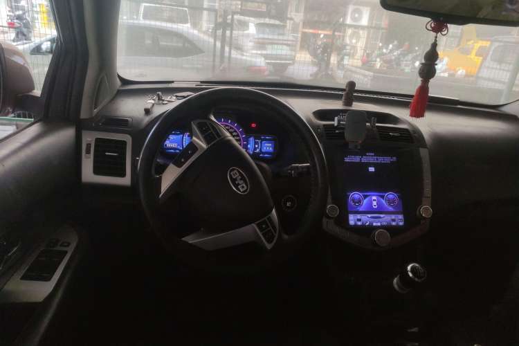 Used BYD S6 2014 1.5TI Manual Luxury 5-Seater Steering Wheel