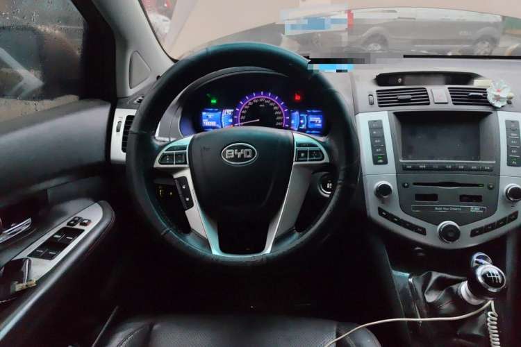 Used BYD S6 2014 1.5TI Manual Luxury 7-Seater Steering Wheel