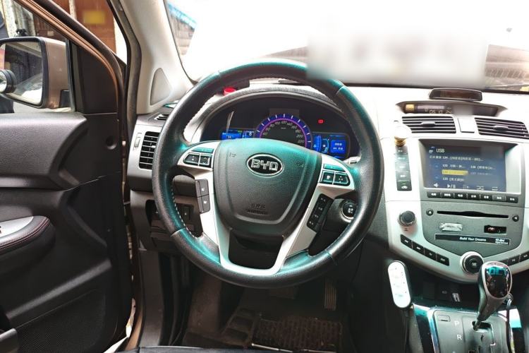 Used BYD S6 2014 2.4L Automatic Prestige 5-Seater Steering Wheel