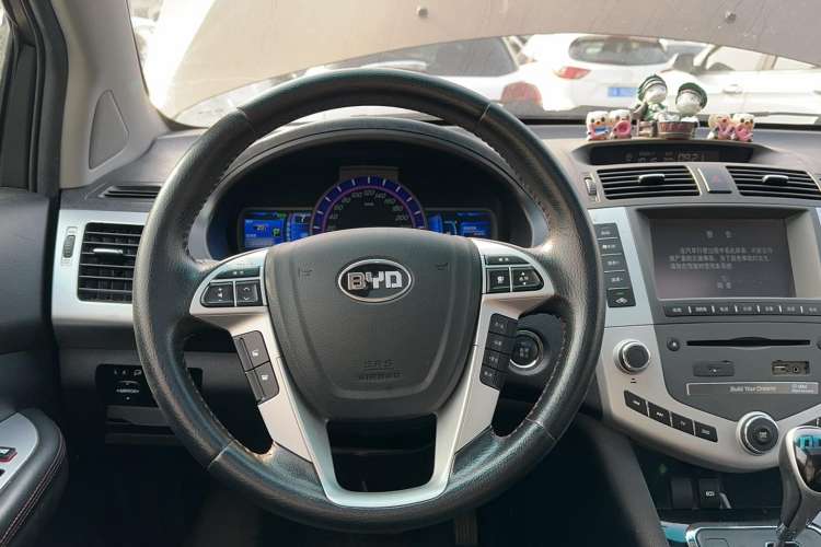 Used BYD S6 2014 2.4L Automatic Prestige 5-Seater Steering Wheel