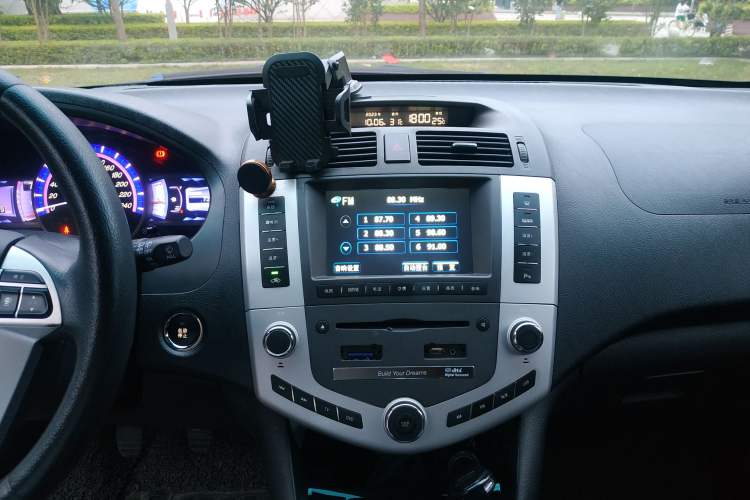 Used BYD S6 2014 1.5TI Manual Luxury 5-Seater Audio And AC Panel