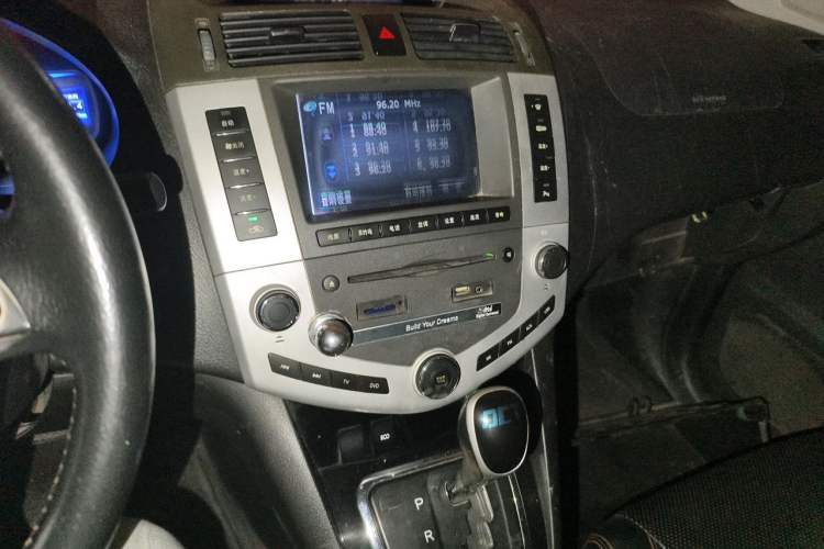 Used BYD S6 2014 2.4L Automatic Prestige 5-Seater Audio And AC Panel