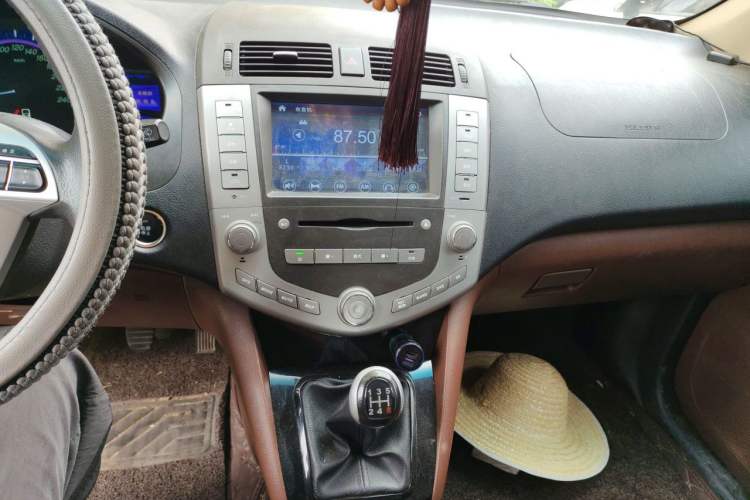 Used BYD S6 2014 2.0L Manual Luxury 5-Seater Audio And AC Panel