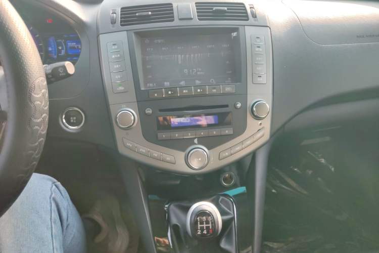 Used BYD S6 2014 2.0L Manual Luxury 5-Seater Audio And AC Panel