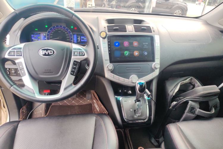 Used BYD S6 2014 2.4L Automatic Prestige 7-Seater Center Console