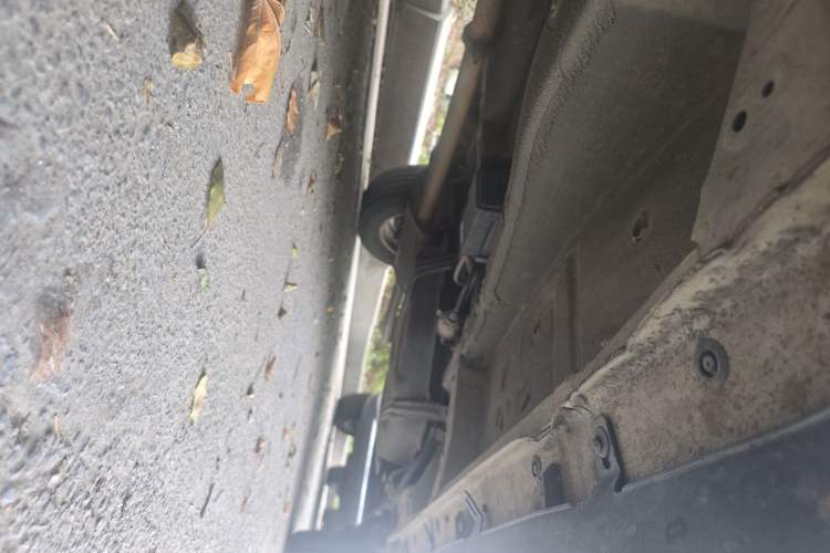 Used BYD S6 2014 2.0L Manual Luxury 5-Seater Chassis Front Left