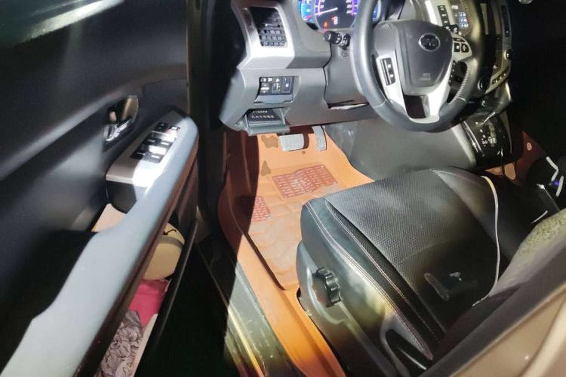 Used BYD S6 2014 2.4L Automatic Prestige 5-Seater Driver Seat