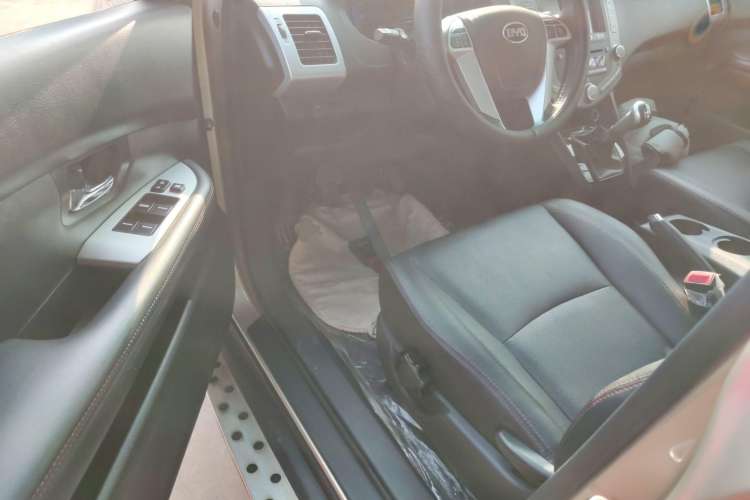 Used BYD S6 2014 2.0L Manual Luxury 5-Seater Driver Seat
