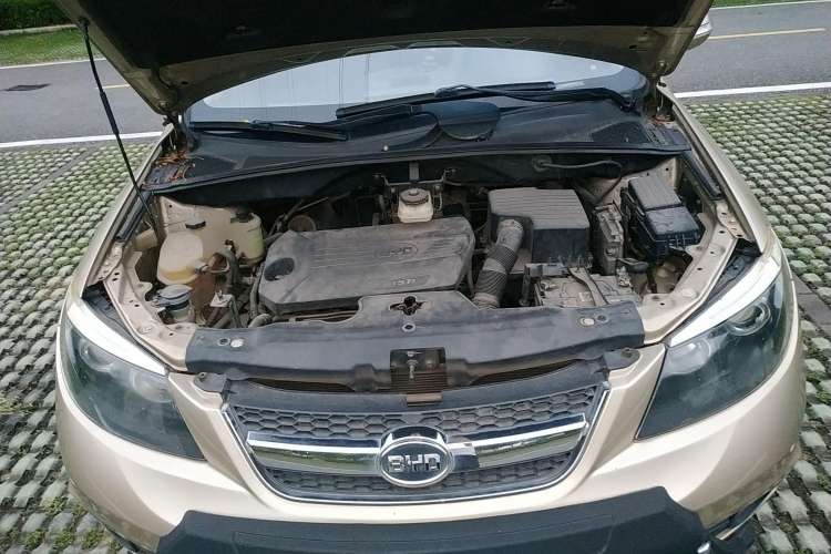 Used BYD S6 2014 1.5TI Manual Luxury 5-Seater Engine Bay