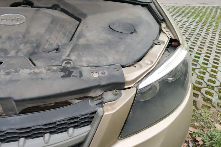 Used BYD S6 2014 2.0L Manual Luxury 5-Seater Engine Bay Left