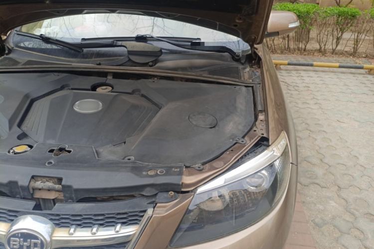Used BYD S6 2014 2.0L Manual Luxury 7-Seater Engine Bay Left