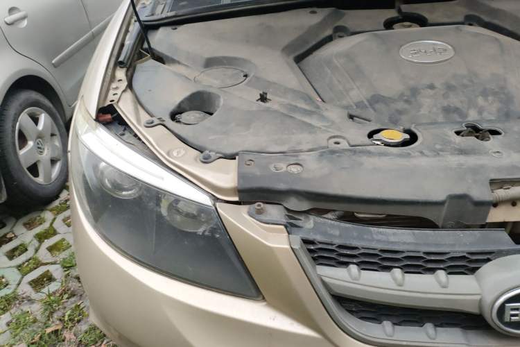 Used BYD S6 2014 2.0L Manual Luxury 5-Seater Engine Bay Right