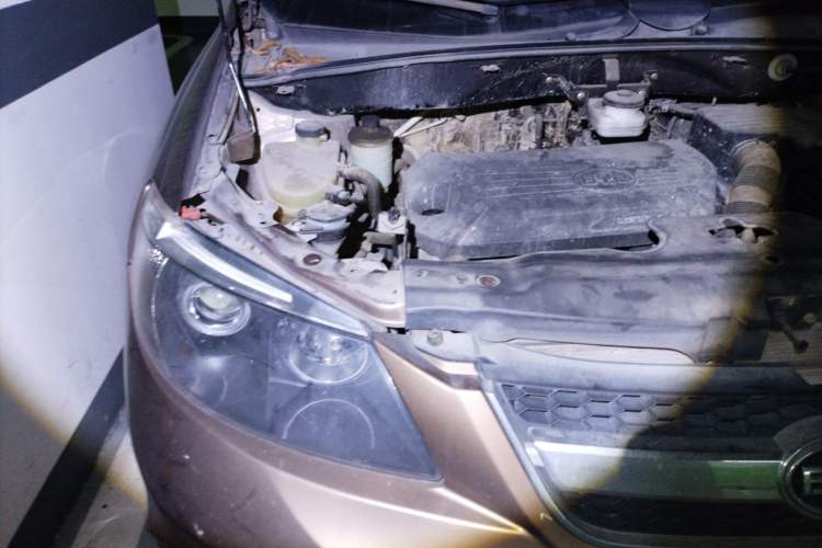 Used BYD S6 2014 1.5TI Manual Luxury 5-Seater Engine Bay Right