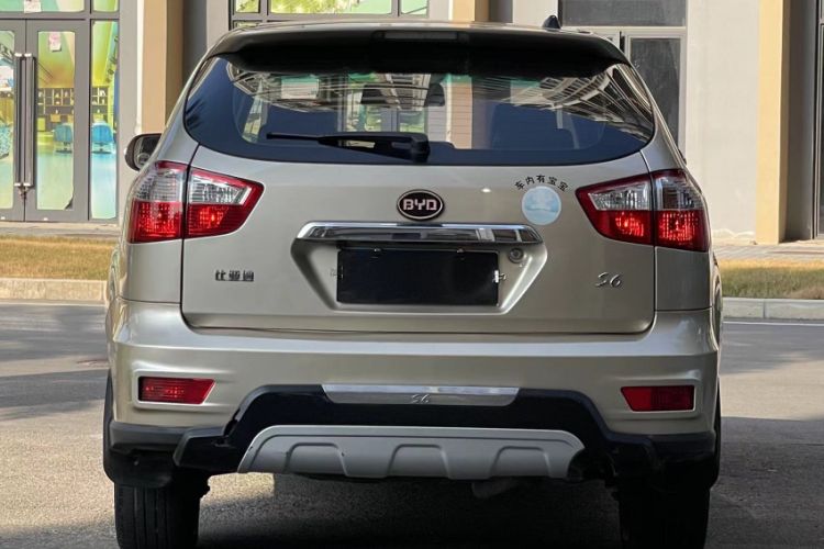 Used BYD S6 2014 2.0L Manual Luxury 5-Seater Exterior 3