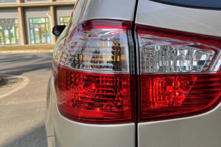 Used BYD S6 2014 2.0L Manual Luxury 5-Seater Exterior 4