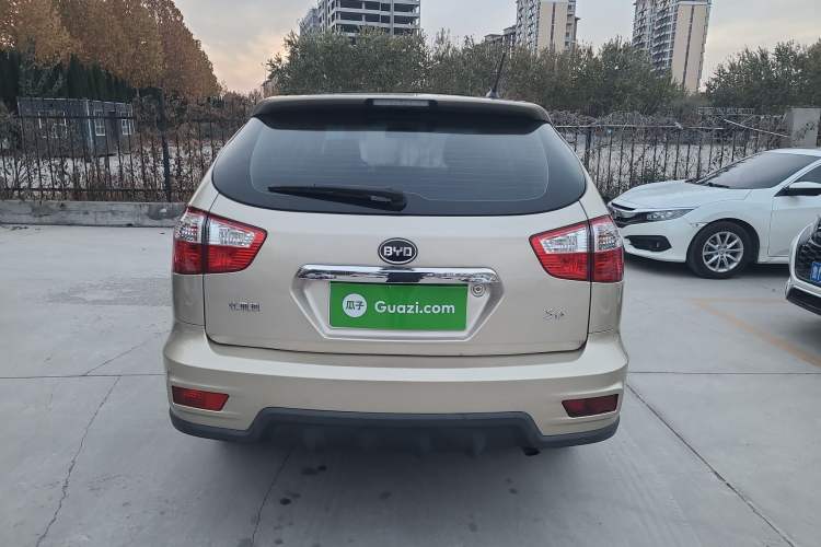 Used BYD S6 2014 2.0L Manual Luxury 7-Seater Exterior 5
