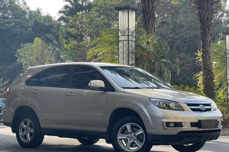 Used BYD S6 2014 2.0L Manual Luxury 5-Seater Exterior 6